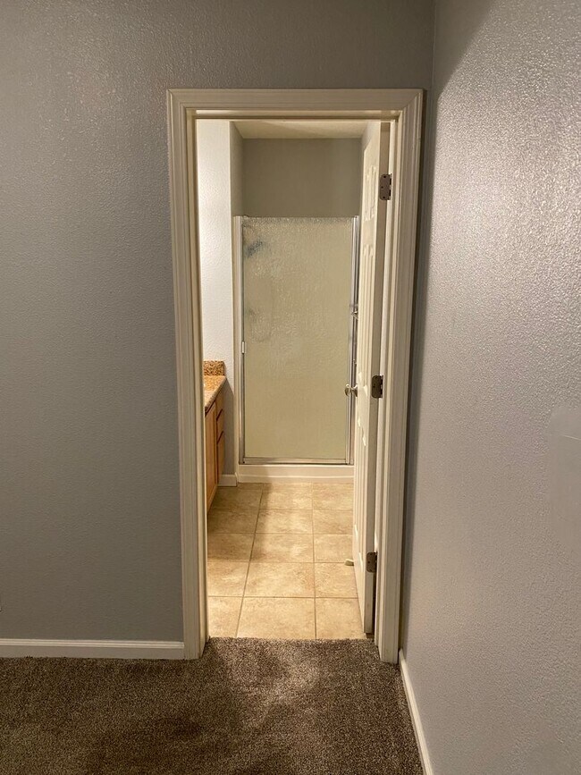 Building Photo - Cozy 3-Bedroom Condo with Washer/Dryer and...