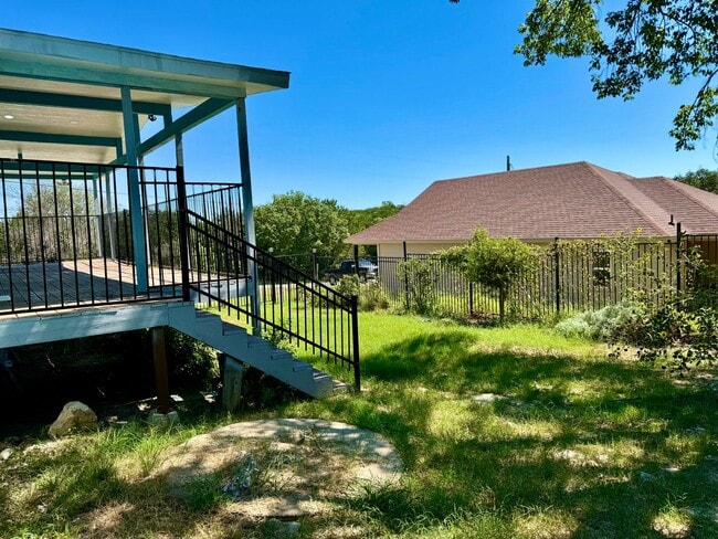 Building Photo - 2618 Creekview Dr