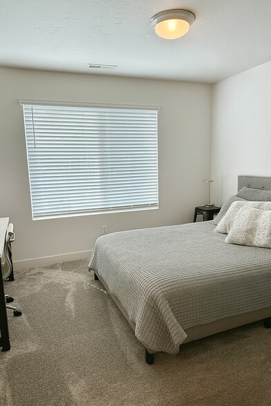 Building Photo - 11618 S Old Cedar Dr