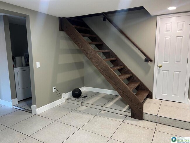 Building Photo - 3790 Redbud Dr