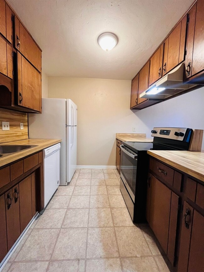 Building Photo - 3732 Donovan Dr