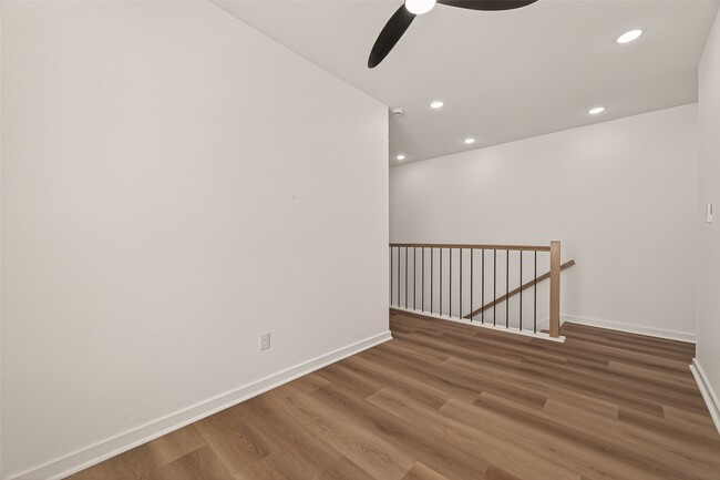 Building Photo - 9332 Waller St