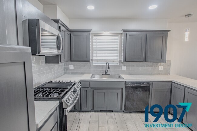 Building Photo - 1213 SW 97th St
