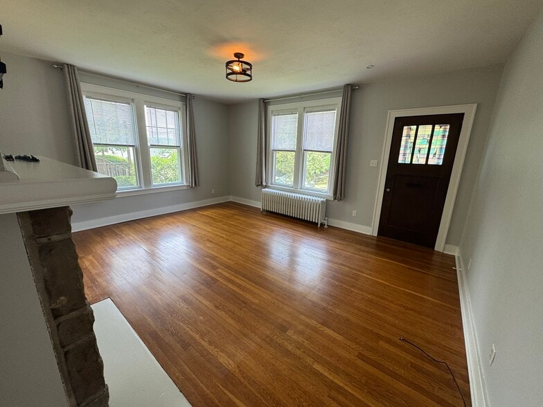 Building Photo - 14 Maplewood Ave