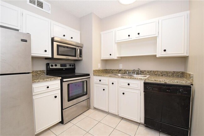 Building Photo - 2404 Longview St