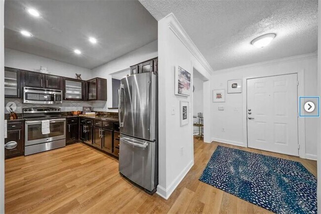 Building Photo - 350 Perimeter N Ctr