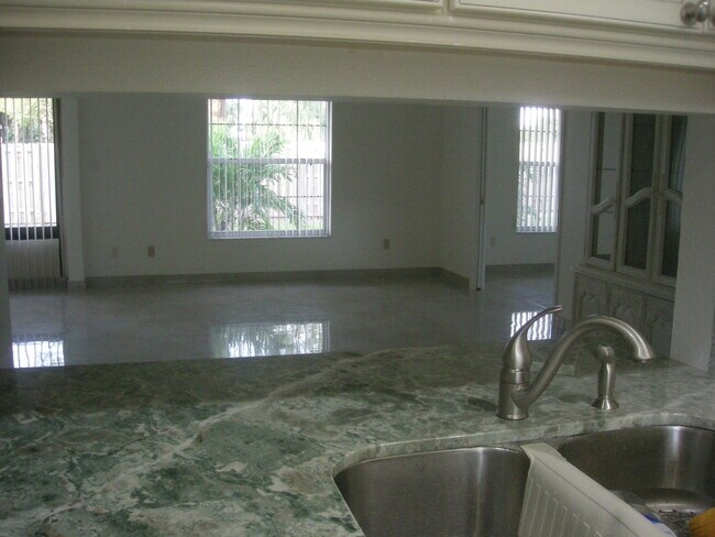 Building Photo - 11701 SW 108th Ln