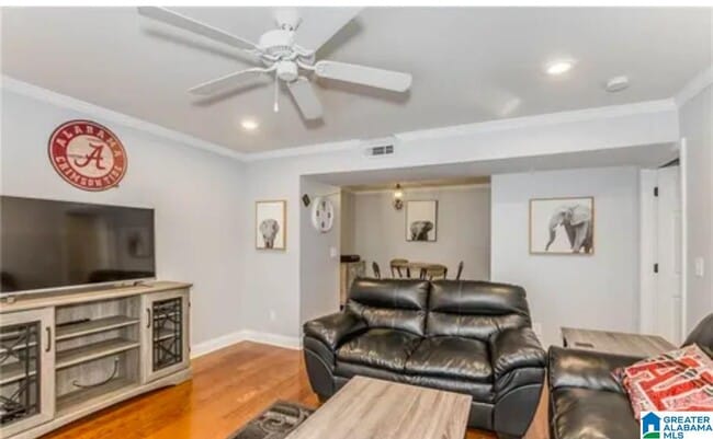 Building Photo - 210 15th St E