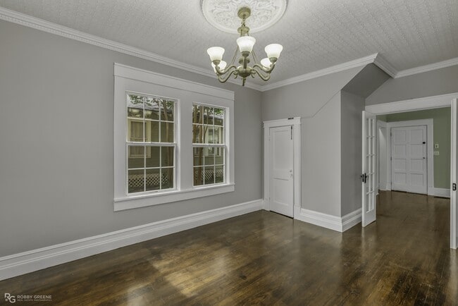 Building Photo - 409 Forest