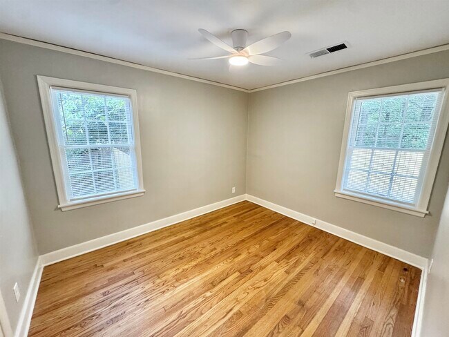 Building Photo - 907 Echles St