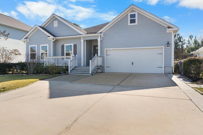 Building Photo - 590 Las Roblas Grande Dr