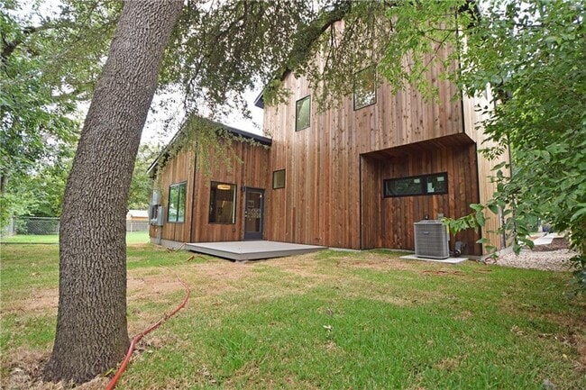 Building Photo - 5405 Sunshine Dr