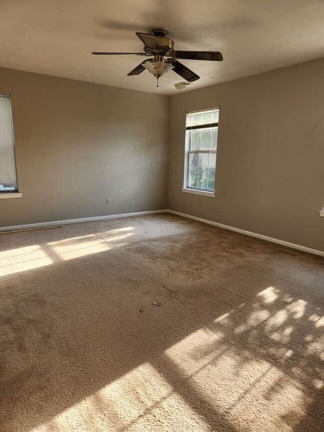 Building Photo - 8824 Hammett Ave