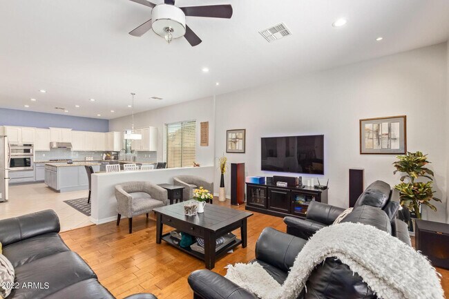 Building Photo - 4250 S Lafayette Dr