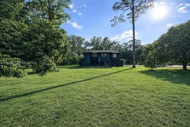 Building Photo - 16932 Calder Dr W