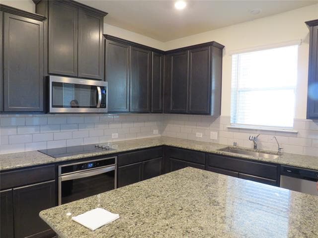 Building Photo - 3652 Highland Bayou Dr