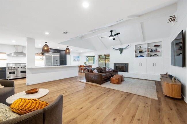 Building Photo - 2303 Inverrary Cir