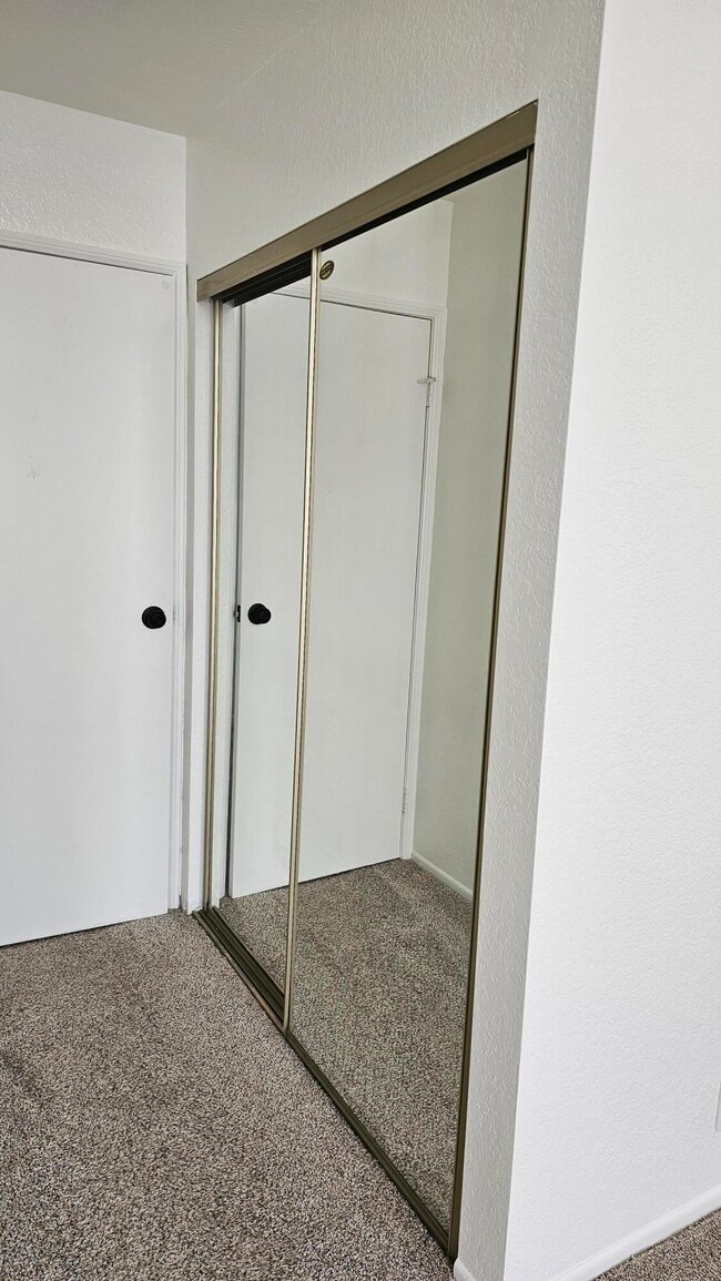 Building Photo - 2601 S Broadmoor Dr