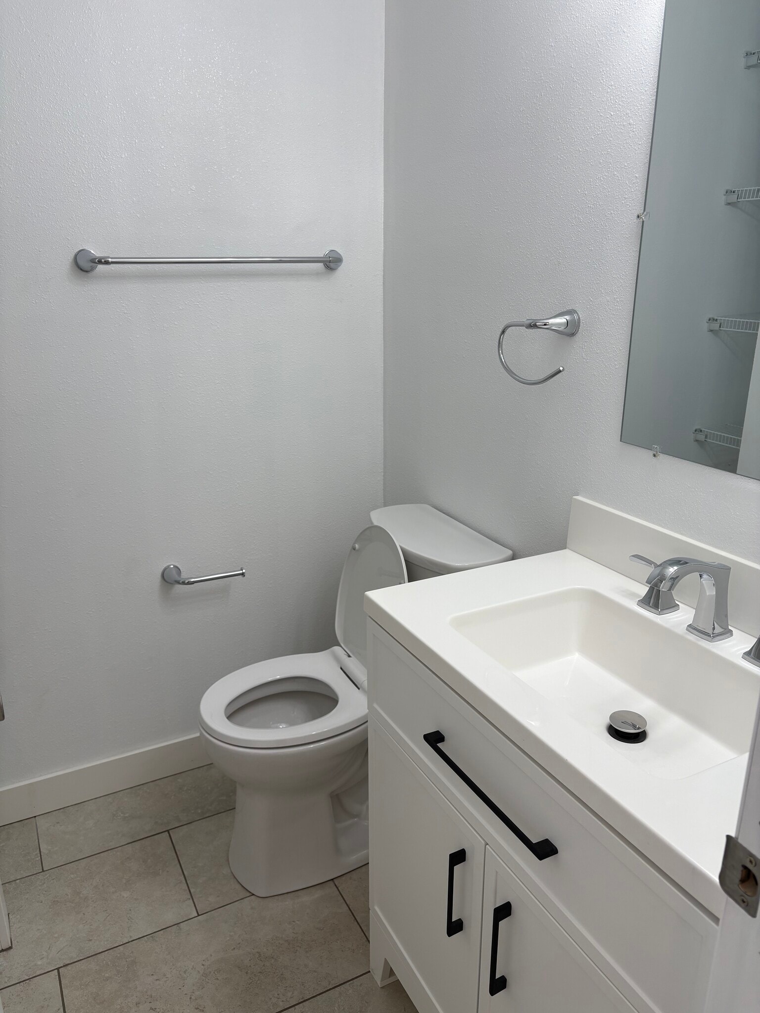 bathroom #2 5.5x7 - 690 Avenue C SE