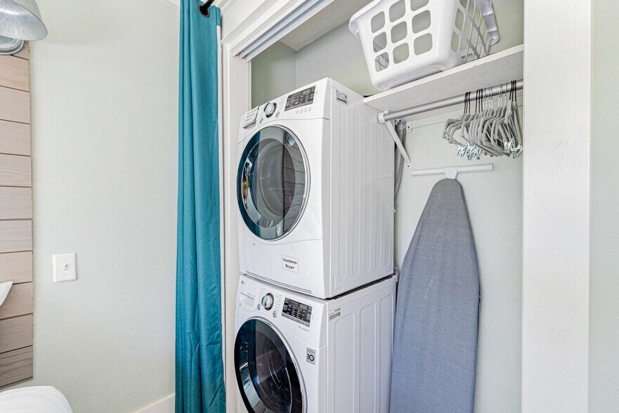 Building Photo - 885 Santa Rosa Blvd