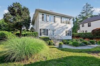 Building Photo - 242 Mayflower Ave