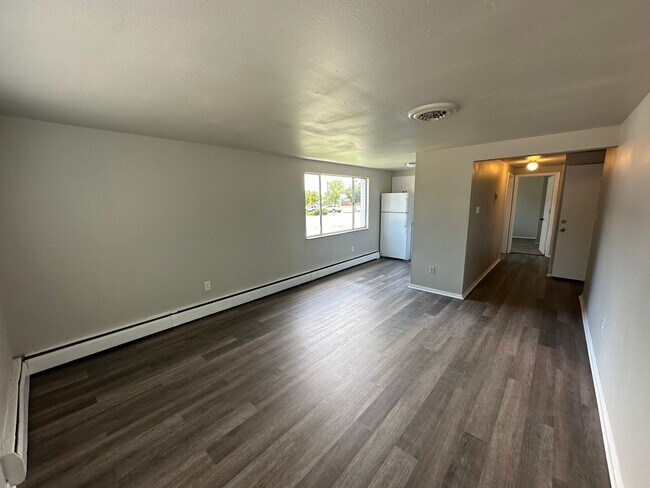 Building Photo - Updated 1-bed, 1-bath Edgewater condo on the 1st floor located near Sloan’s Lake!