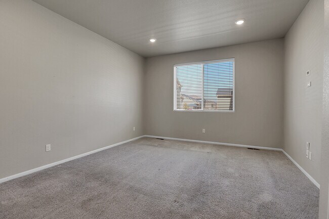 Building Photo - 997 Goldenrod Pkwy