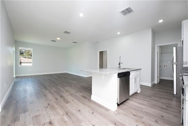 Building Photo - 574 Geraldine Dr