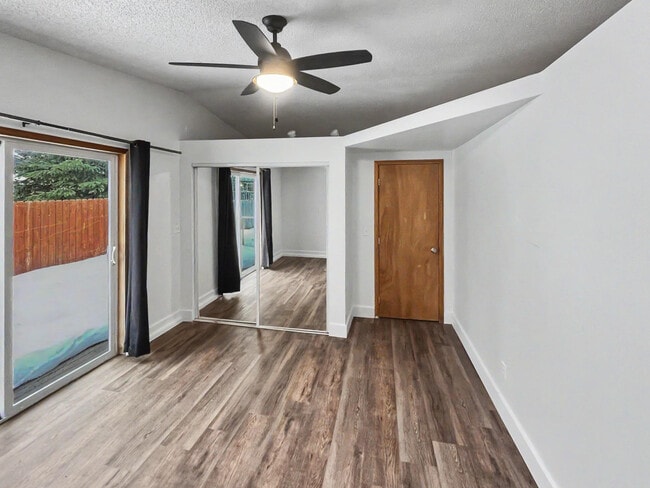 Building Photo - 9330 Emerald Dr