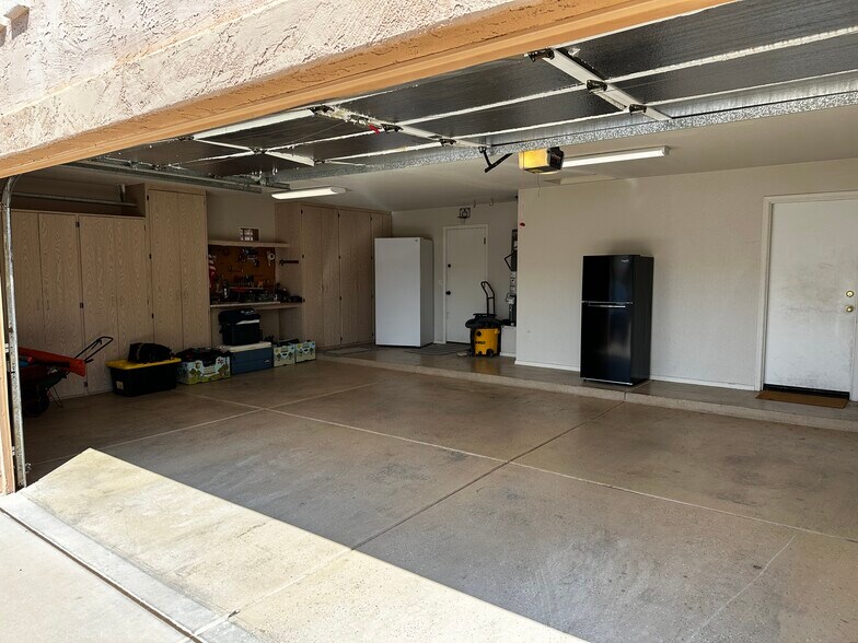 Building Photo - 1620 W Nighthawk Way