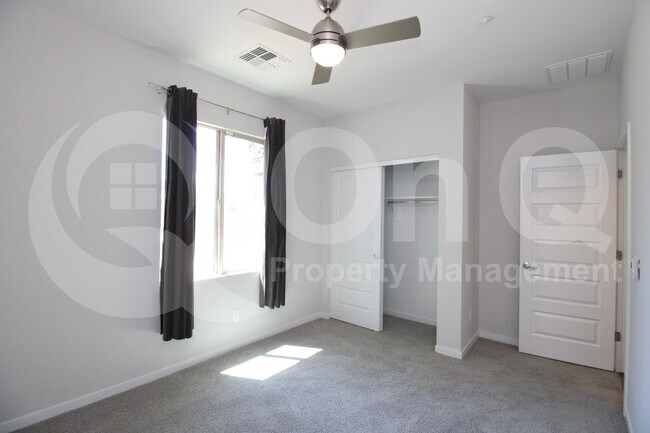 Building Photo - 3498 E Ravenswood Dr