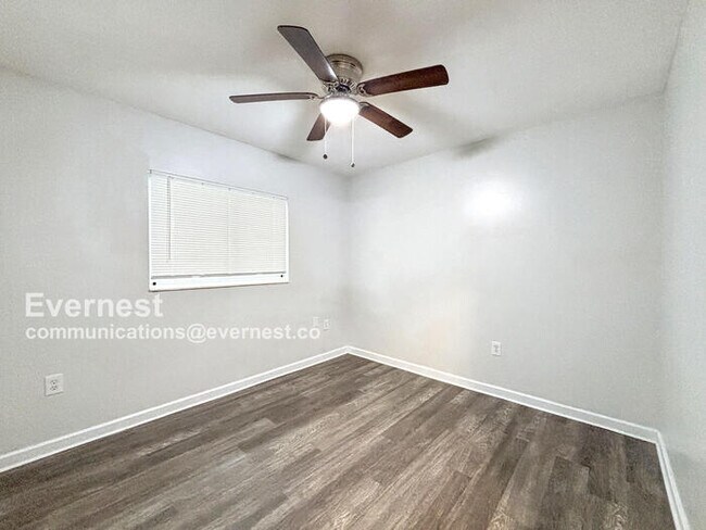 Building Photo - 1131 N Magnolia Cir