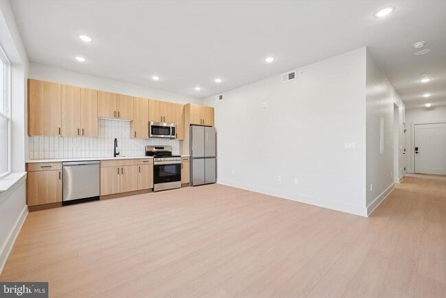 Building Photo - 5521 Wayne Ave