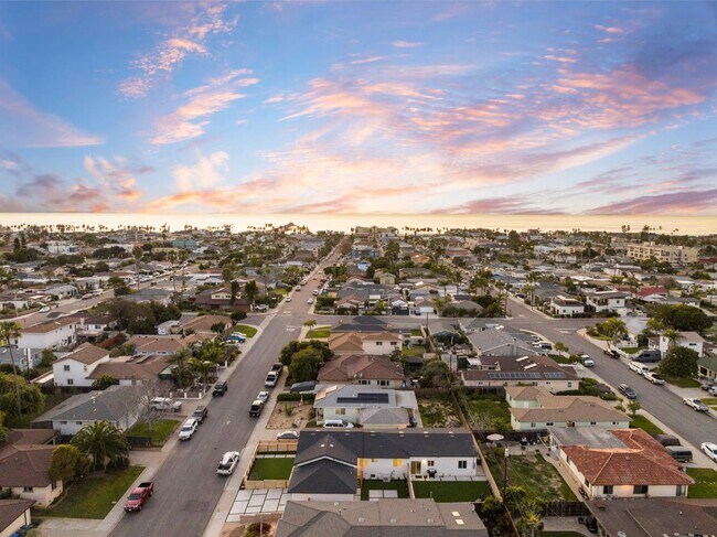 Building Photo - 436 Date Ave