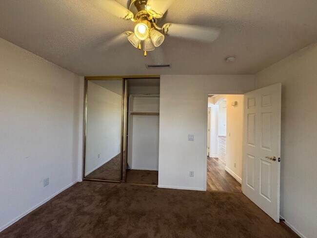 Building Photo - 3BR with SOLAR-NO Electric Bills! RV Gate & Parking, Bullhead Parkway