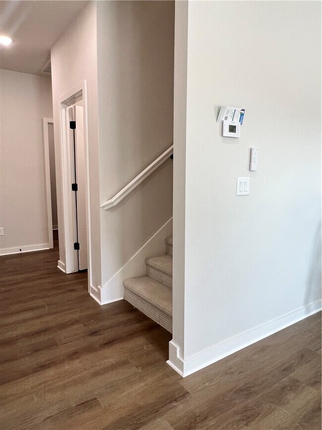 Building Photo - 572 Cosmos St