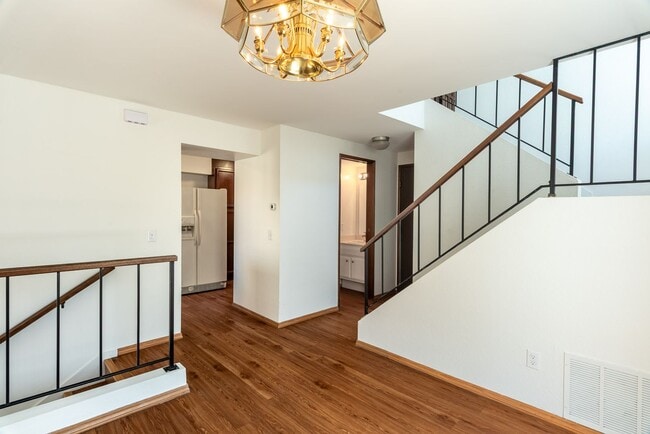 Building Photo - Beautiful 3 bedroom 2.5 bath townhouse across the street from Lake Murray