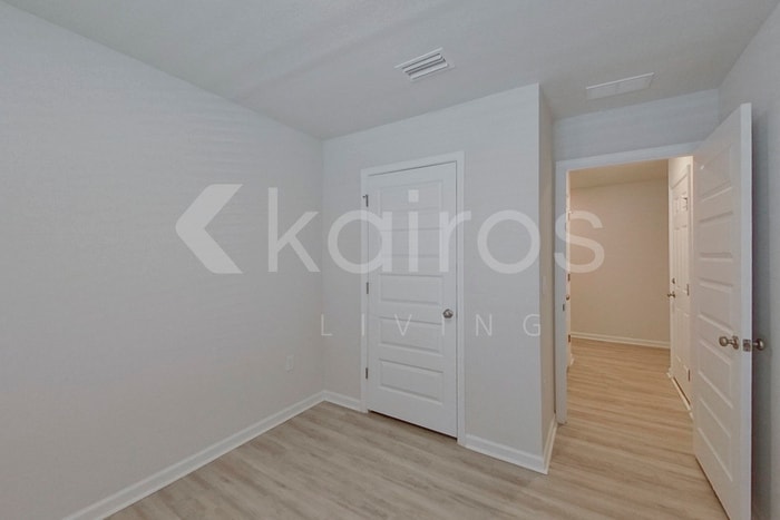 Building Photo - 389 Monarch Ln