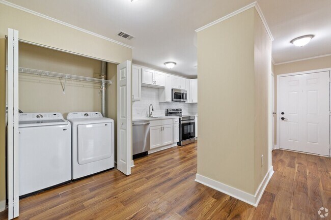 Building Photo - The Vue Apartments! Minutes away from FSU!...