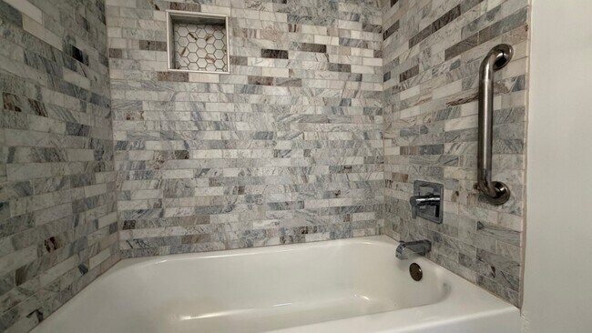 Building Photo - 4548 Rosemarie Dr