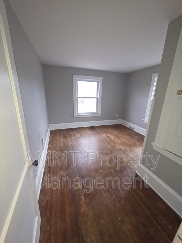 Building Photo - 1837 Grande Ave SE