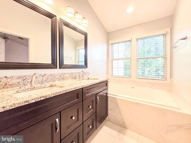 Building Photo - 11742 Valley Ridge Cir