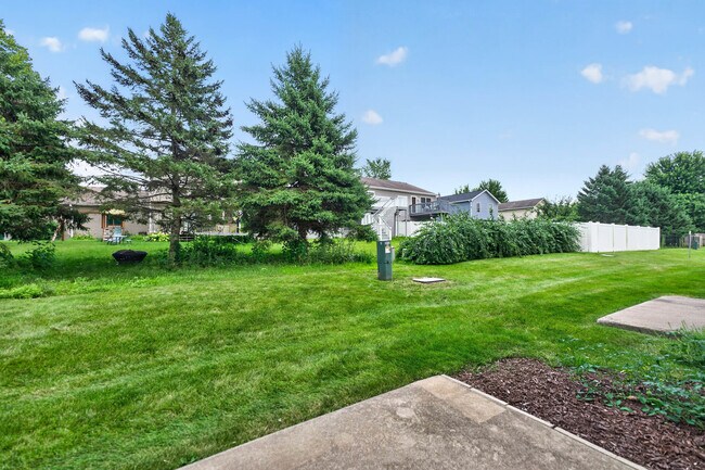 Building Photo - 1110 Rose Dr