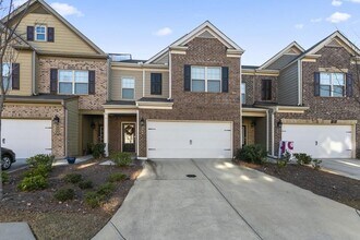 Building Photo - 2568 Vlg Pk Bnd