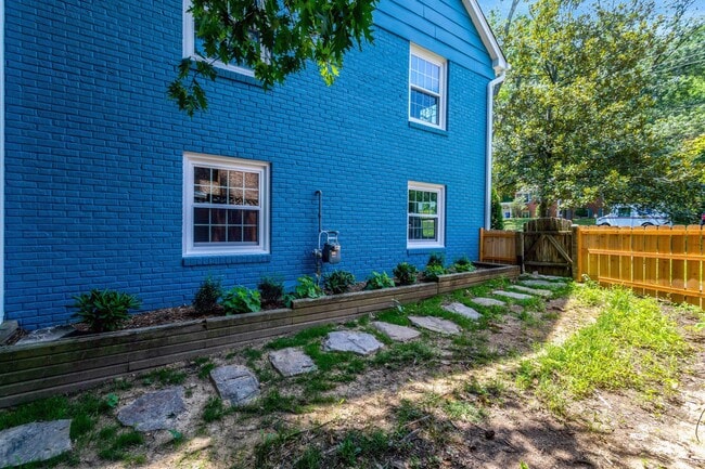 Building Photo - 8005 Candlewood Dr