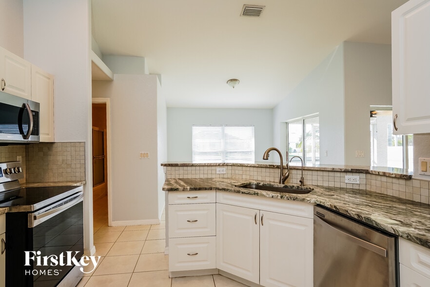 Building Photo - 1222 SW 15th St