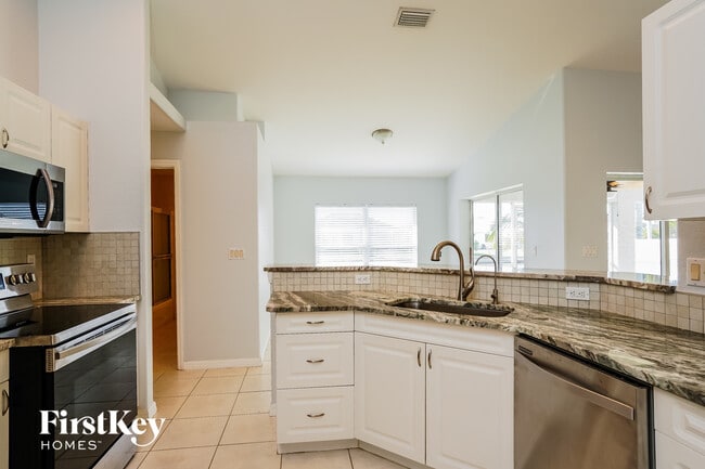 Building Photo - 1222 SW 15th St