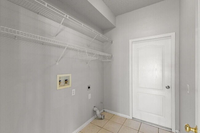 Building Photo - "Spacious 4-Bedroom Gem with 2.5 Baths in ...