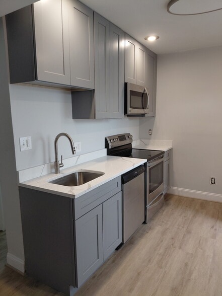 Brand new kitchen - 2007 4th St NE