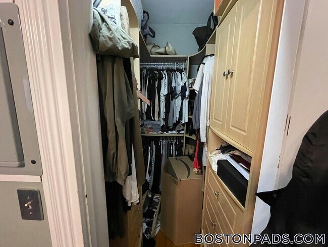 Building Photo - 64 Charlesgate E